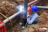 自制工装克难关 匠心巧手解漏忧 江南工业集团管道漏水抢修保生产