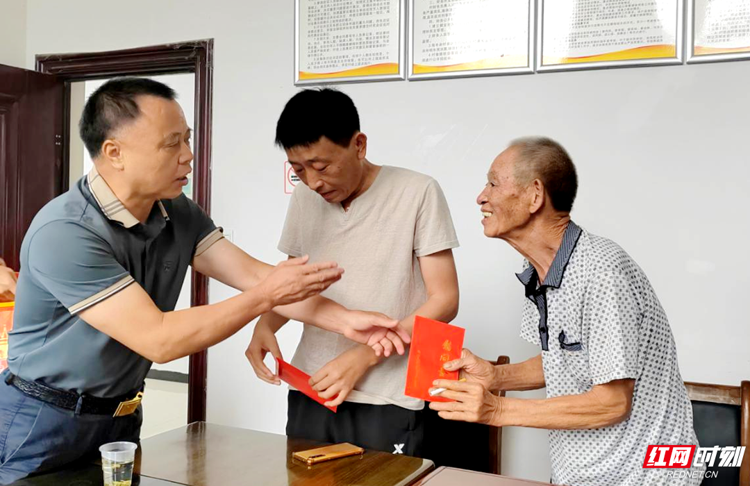 致敬老兵丨湘潭：“八一”前夕送关怀 情暖困难退役军人