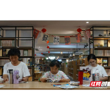 湘潭市新华书店迎来暑假“读书潮”