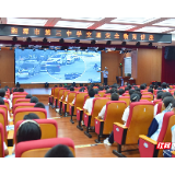 岳塘交警:交通安全进校园 护航学生平安出行路