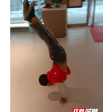 体操小将蒋鸿晖训练中突发骨折 湘潭光霁中医医院治疗4天就可倒立行走
