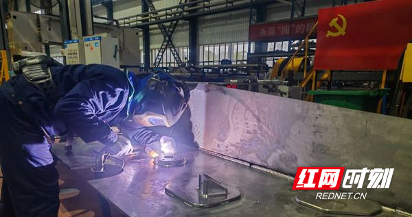 奋斗2025丨江麓集团：焊花砺剑 攻坚筑梦