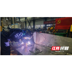 奋斗2025丨江麓集团：焊花砺剑 攻坚筑梦