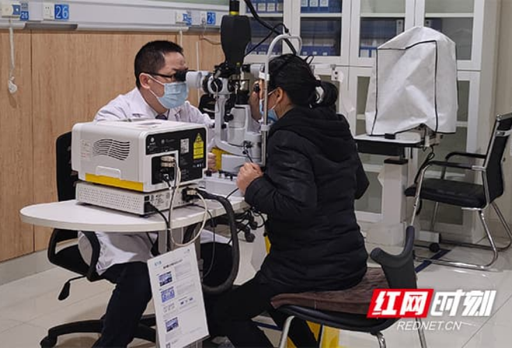 跳广场舞时眼底出血 当心视网膜脱离