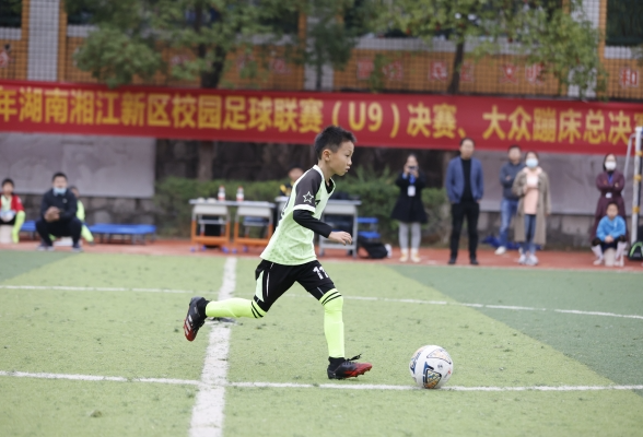 湖南湘江新区2022年校园足球联赛和大众蹦床总决赛落幕