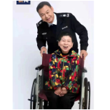 “我只勇敢了一次，但他勇敢了一辈子！”