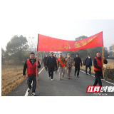 喜报进家门家乡美名扬 赫山区军地联合为现役军人送立功喜报