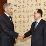 相知无远近 万里尚为邻 毛伟明会见多米尼加客人