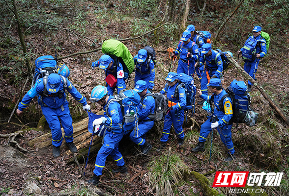 湖南蓝天救援队举行山野搜救联合演练