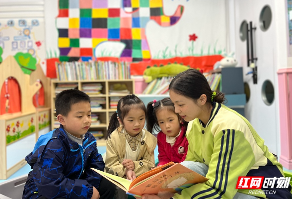 长沙开福区教育局花城小学附属幼儿园开展读书系列活动