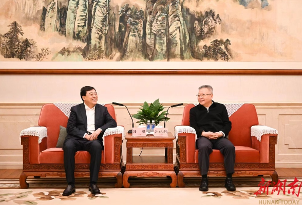 沈晓明会见潘刚一行