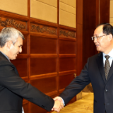 毛伟明会见古巴副总理佩尔多莫