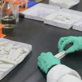 高校师生自制抗原检测试剂盒！网友：学以致用