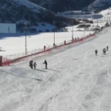 旺季到来 新疆乌鲁木齐县雪场游客量不断攀升