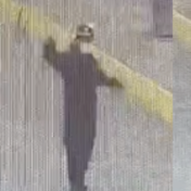 凌晨收工后她在火车站台起舞 网友：溢出屏幕的快乐