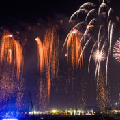 西安上演沉浸式艺术焰火晚会 漫天璀璨礼献元宵佳节