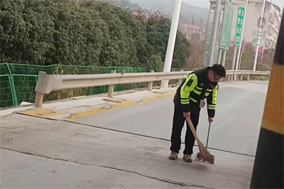 已调整 水府中心收费站熊铁.png 已调整 水府中心收费站熊铁.png