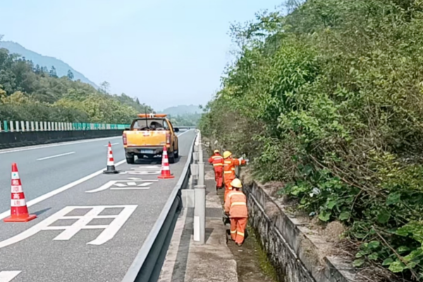 已调整 潭市清理水沟.png