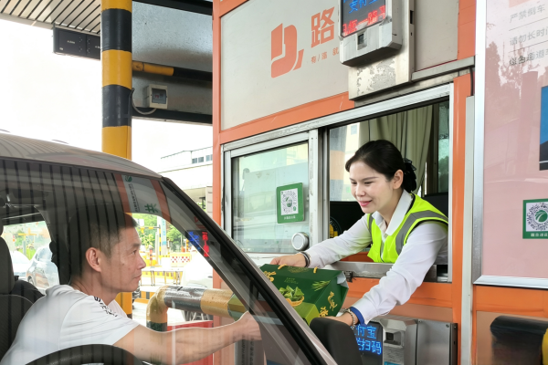 投红网 粽香传温情，服务暖旅途_副本.png