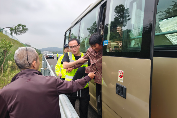 已调整 湘乡南管理所转运滞留乘客22.png 已调整 湘乡南管理所转运滞留乘客22.png