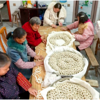 新春走基层 | 宜章五岭镇浒口村：工艺传承制桃环欢欢喜喜过新年