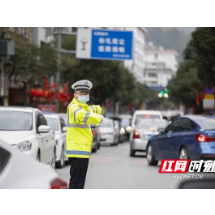 桂东交警：护航平安返程路