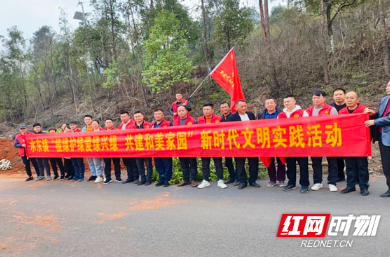 临武：“废墟利用” 且添新绿靓乡村