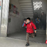 北湖区华塘镇：开展消防安全演练，筑牢校园安全“防火墙”