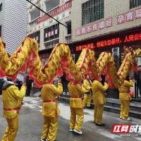 涌泉街道柏树下社区: 非遗文化进市场 舞龙醒狮迎吉祥