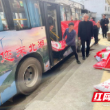 北湖供销：化肥“坐”公交 群众享实惠