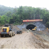 郴州：莽山太空隧道雨季照常施工 将于8月底建成通车