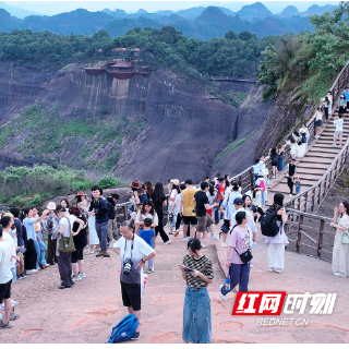  网红景点高椅岭   端午佳节游客多 