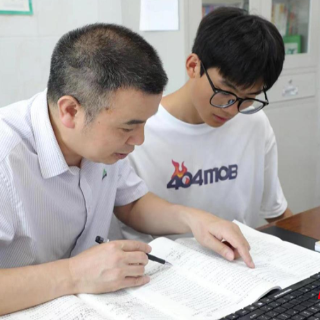 何连清：孜孜不倦育桃李，初心不渝谱新篇