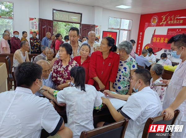 汝城县延寿瑶族乡卫生院为离退休人员免费体检