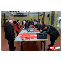 新春走基层丨衡阳蒸湘区：翰墨飘香迎新春 挥毫泼墨送祝福