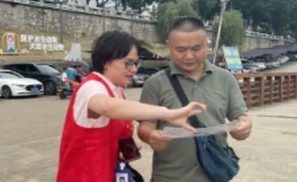 衡阳市中心医院党员志愿者开展“防溺水+反电诈”主题宣传活动