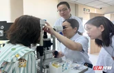 鹦鹉竟成“元凶”！31岁女子确诊微孢子虫角膜炎，爱宠人士需警惕