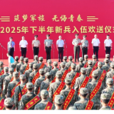 湖南益阳万人夹道欢送500多名新兵入伍