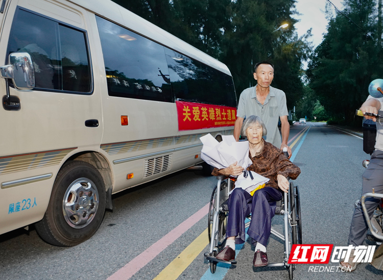 下车_副本.jpg 下车_副本.jpg