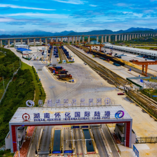 扎实推进现代化产业体系建设 夯实新发展格局的产业基础