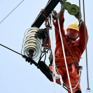 沅陵县供电公司:“三位一体”织密冬季商铺用电安全网