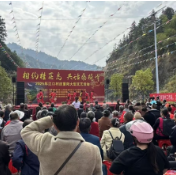 新晃:“湘遇文旅·艺彩潇湘”群文轻骑队走基层活动温暖人心