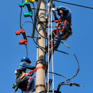 会同县供电公司：冒雨攻坚破难题  线路改造护民生