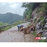 沅陵防汛一线 | 凉水井镇：暴雨倾盆阻考路 部门联动护前途