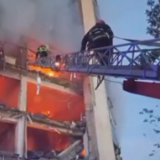 俄称击沉乌无人艇 乌称遭俄无人机袭击