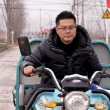 话多 语速快 主意一个接一个 村民：遇到小李书记我们真是有福了！