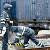西藏林芝：不畏风雨的高原铁路调车人
