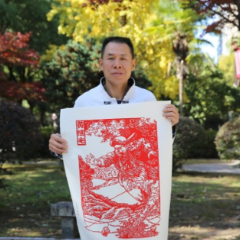 从“迷彩绿”到多彩人生 ｜胡文金：巧手剪出万千气象 守护万家灯火平安