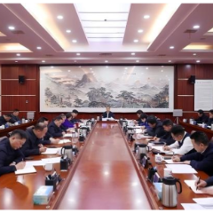 娄底市委常委班子2025年度民主生活会会前学习暨市委理论学习中心组2026年第一次集体学习举行