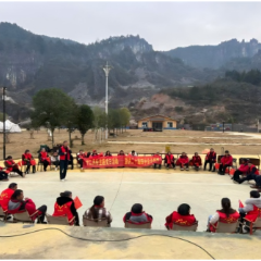 新化田坪镇：“板凳课堂”进景区 理论宣讲“活”起来——晨曦社区创新形式推动全会精神“飞入寻常百姓家”